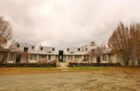 5704 East Hill