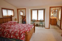 5704 East Hill