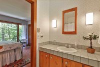 102 East Ash Hawk Inn and Mountain Resort