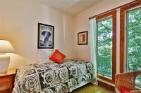 102 East Ash Hawk Inn and Mountain Resort