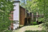 102 East Ash Hawk Inn and Mountain Resort