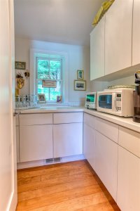 1210 Barnard