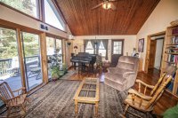 104 East Mountain View