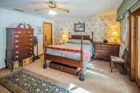 219 South Mendon
