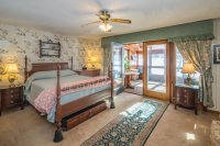 219 South Mendon