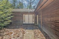 852 Colonial