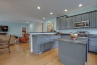 383 Lombard Hill