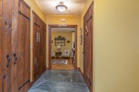 589 College Hill