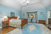 589 College Hill
