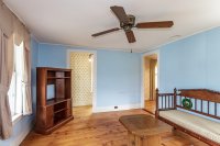 1176 W Woodstock