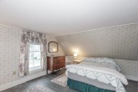 1176 W Woodstock
