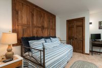 934 East Ash Ledges