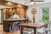 1613 West Woodstock