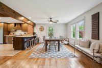 1613 West Woodstock