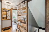 1613 West Woodstock
