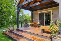 1613 West Woodstock