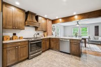 1613 West Woodstock