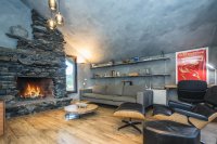 904 Austin Hill Hawk Resort